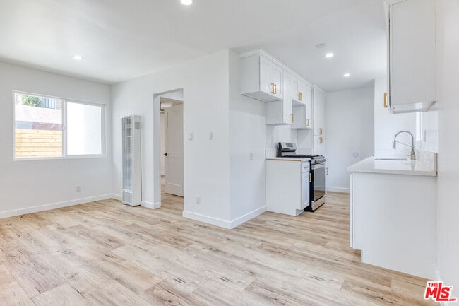 Primary Photo - 2318 Glover Pl