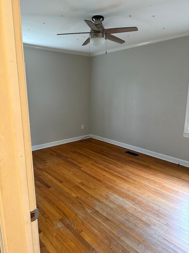 Building Photo - 115 S Rosewood Dr