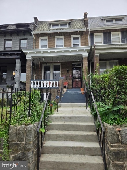 Building Photo - 1319 E Street NE Unit