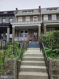 Building Photo - 1319 E Street NE Unit