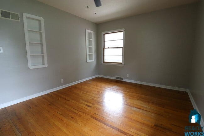 Building Photo - 3 Bedroom Home with Large Basement