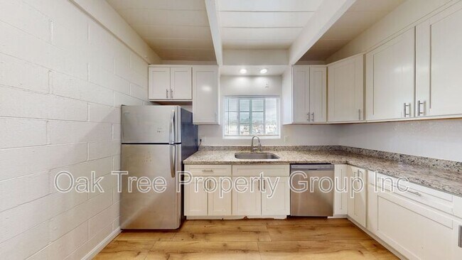 Building Photo - 7867 Bancroft Ave