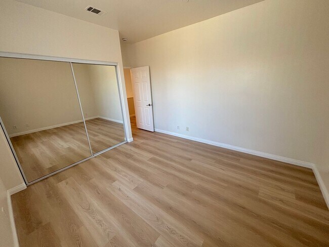 Building Photo - Very clean and upgraded 4 bedroom home in Buena Park