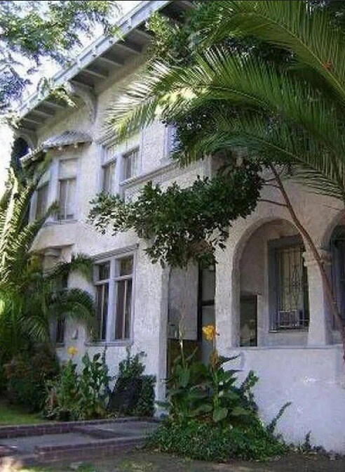 Building Photo - 1114 Poinsettia Dr