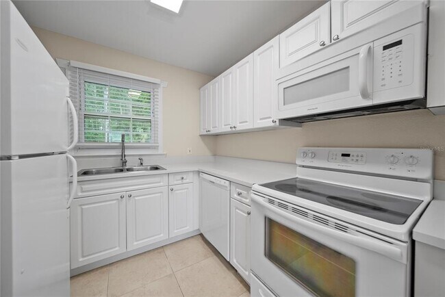 Building Photo - 13713 Juniper Blossom Dr