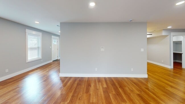 Building Photo - 316 S 17th St