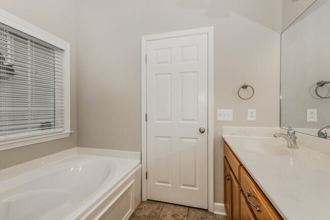 Building Photo - 6033 Lori Anne Dr