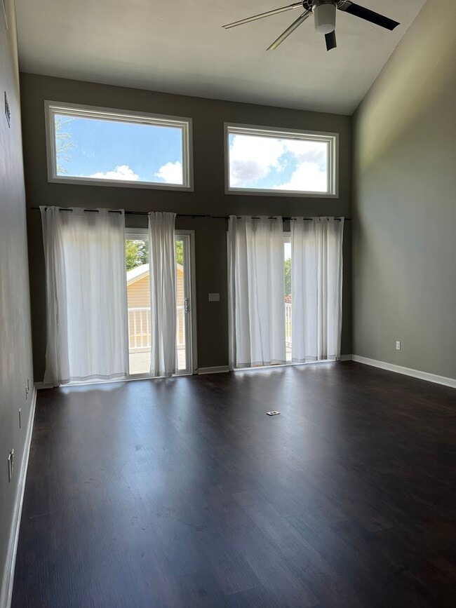 Building Photo - 107 Kingswood Dr