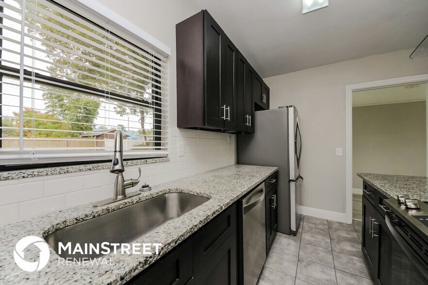 Building Photo - 5719 Camellia Dr