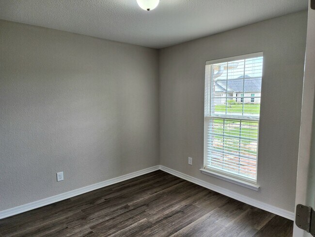 Building Photo - Corner lot 3/2 home in Elberta