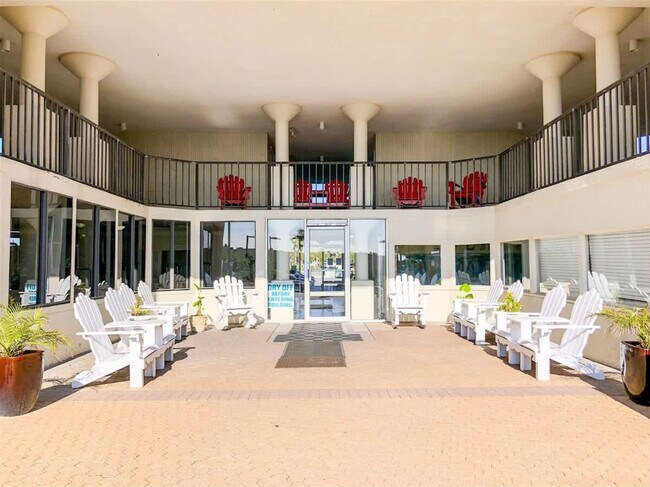 Building Photo - 8817 S Thomas Dr