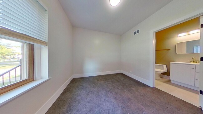 Building Photo - 4000 Forest Ave