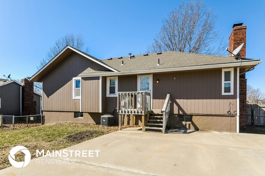 Building Photo - 16901 Lea Ave