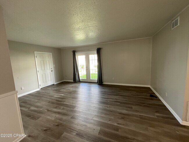 Building Photo - 2100 W Beach Dr