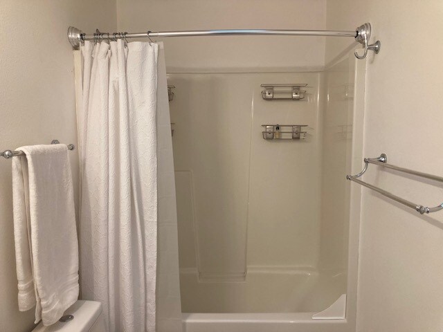 Hallway Bathroom - 8822 SE Brooklyn St