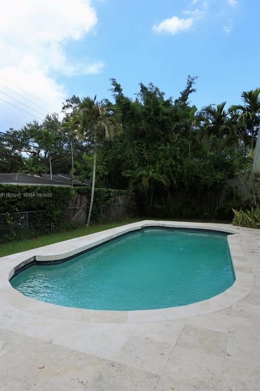 Building Photo - 189 Edgewater Dr