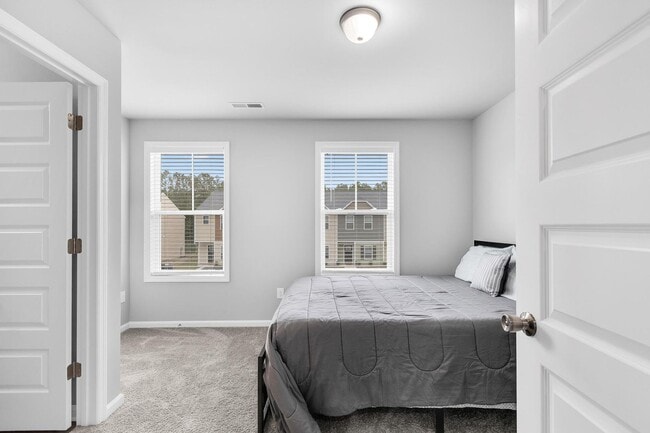 Building Photo - Buckhorn Townhome Available in February!