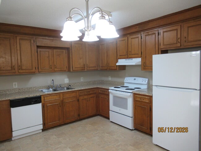 Building Photo - 170 Gertrude Dr