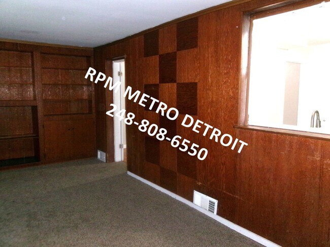 Building Photo - UPDATED COLONIAL HOME IN DETROIT