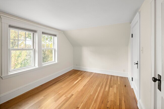 Building Photo - 113 Cushing Ave