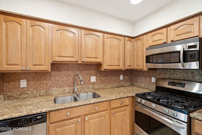 Building Photo - 702 Carnation Dr