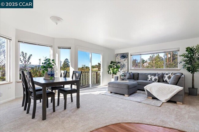 Building Photo - 207 Midway Dr