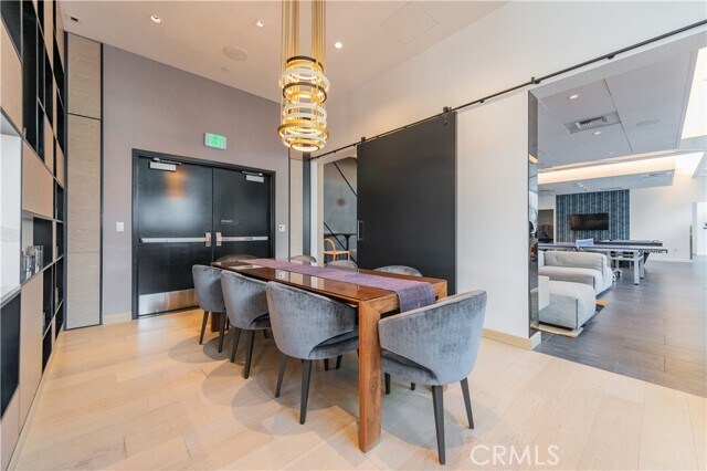 Building Photo - 400 S Broadway