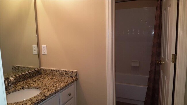 Building Photo - 312 Declaire Way NE