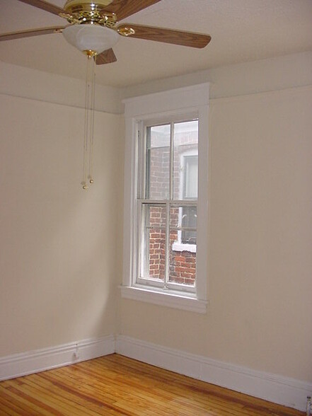 Building Photo - 6 N Mulberry St