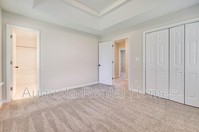 Building Photo - 2811 Bennington Dr