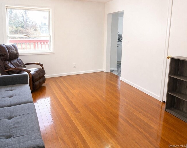 Building Photo - 19 Lawrence Ave