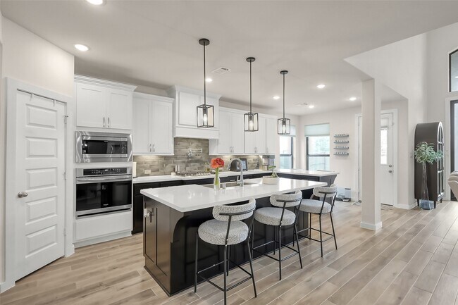 Building Photo - 6718 Waxbill Rd