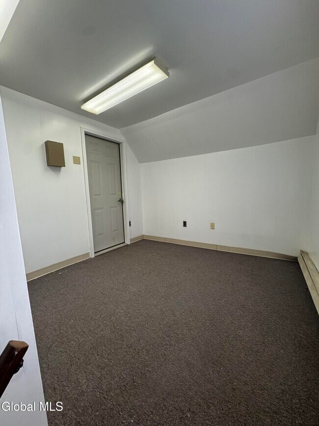 Building Photo - 90 Pleasant St