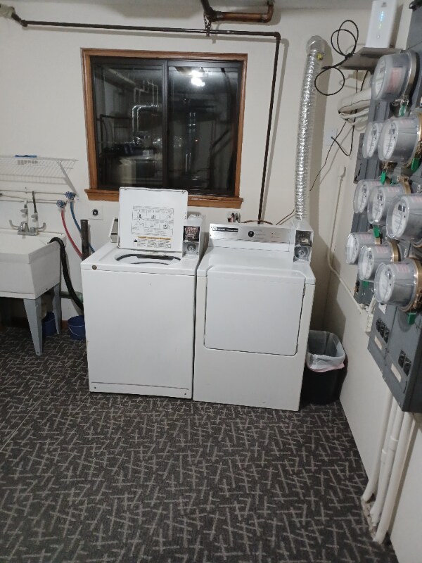 Building Photo - 320 Cypress St N