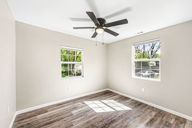 Building Photo - Renovated 2 Bed 1 Bath Home