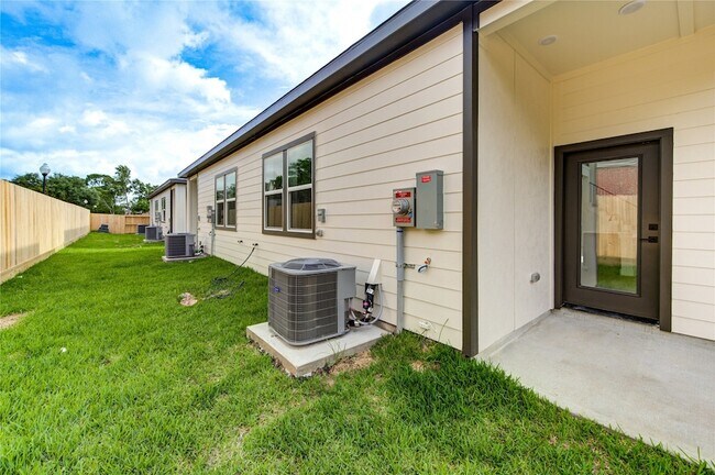 Building Photo - 4336 Avron Dr