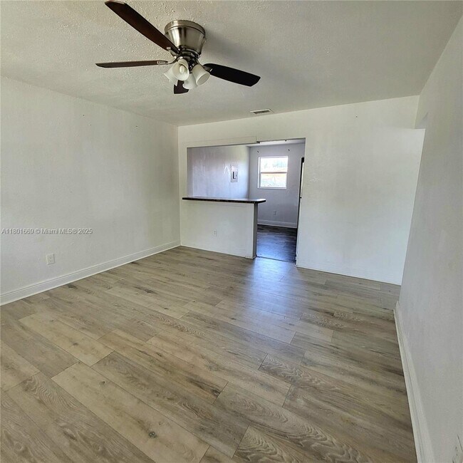 Building Photo - 1102 NW 100th Terrace