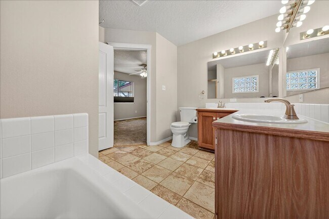 Building Photo - Bright & Cozy Home on a Quiet Cul-de-Sac