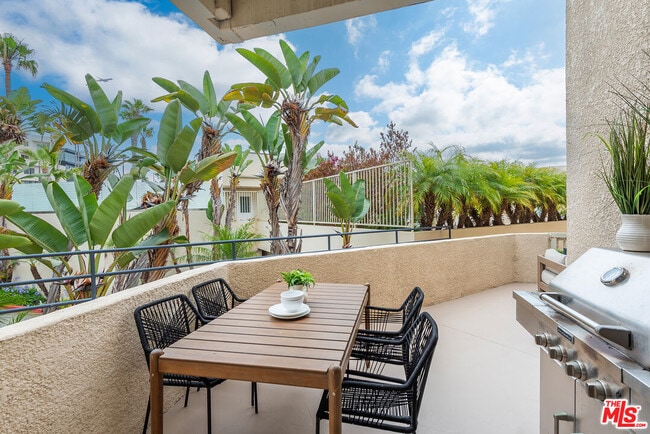 Building Photo - 7301 Vista Del Mar