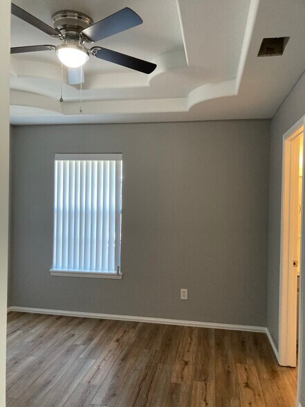 Building Photo - 910 English Ave