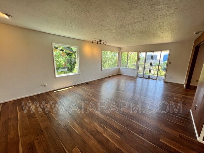 Building Photo - 270 2020 N