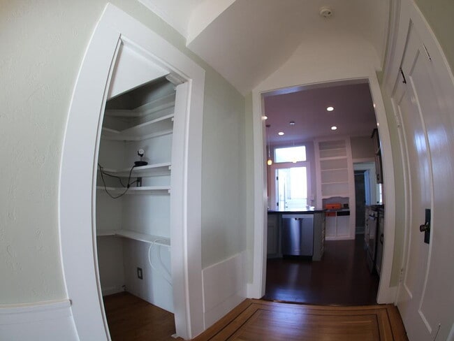 Building Photo - 22 Cotter St