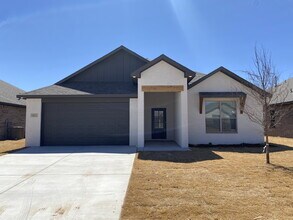 Building Photo - Large 4/2 in Wolfforth!!