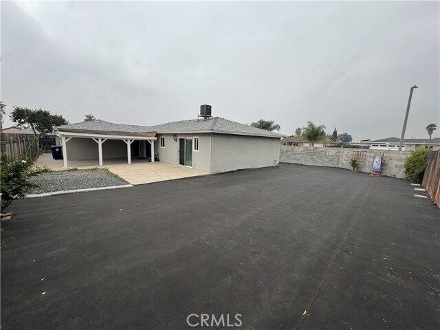 Building Photo - 428 E Montrose St