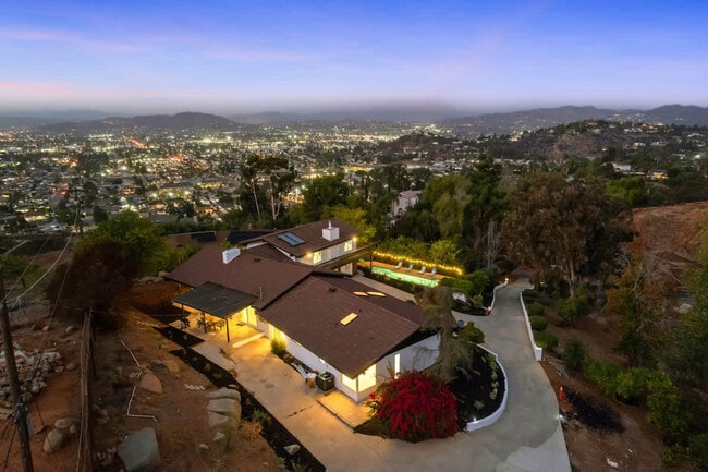 Building Photo - 5048 Bluff Pl