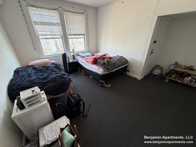 Building Photo - 23 Moraine St