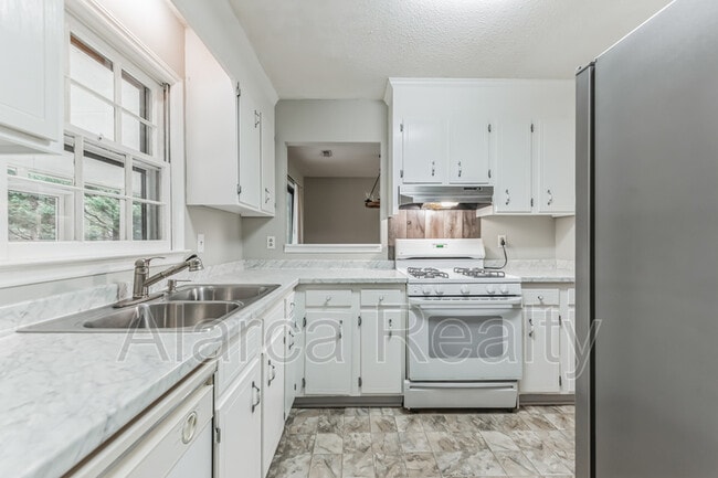 Building Photo - 1207Forest Wood Dr