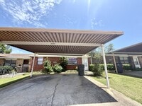 Building Photo - 2206 Shenandoah Dr