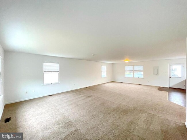 Building Photo - 44994 Serenity Farm Ln