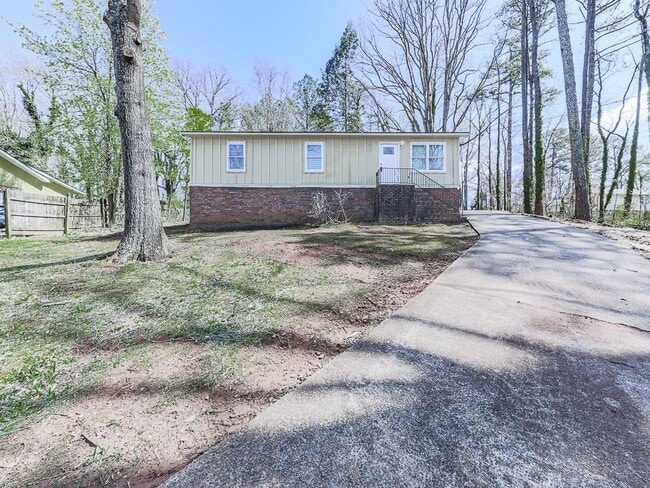 Building Photo - 2406 Pine Dr NW